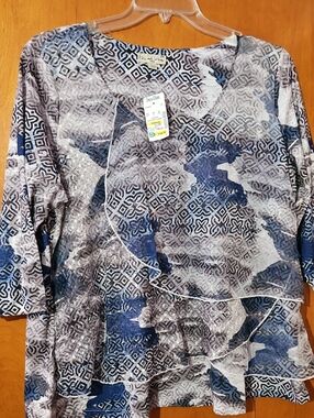 live and let live Layered V-Neck Blouse in Navy and Gray